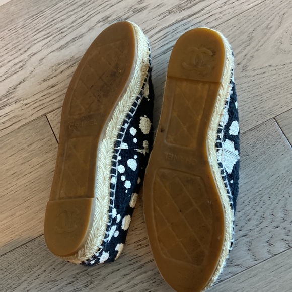 Chanel espadrilles worn as is condition - Picture 3 of 3